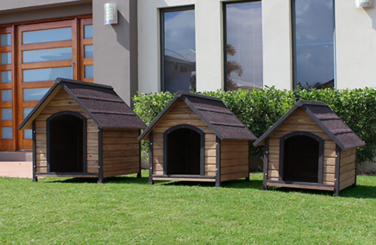 Brunswick A-Frame Kennel plus Accessories Pack